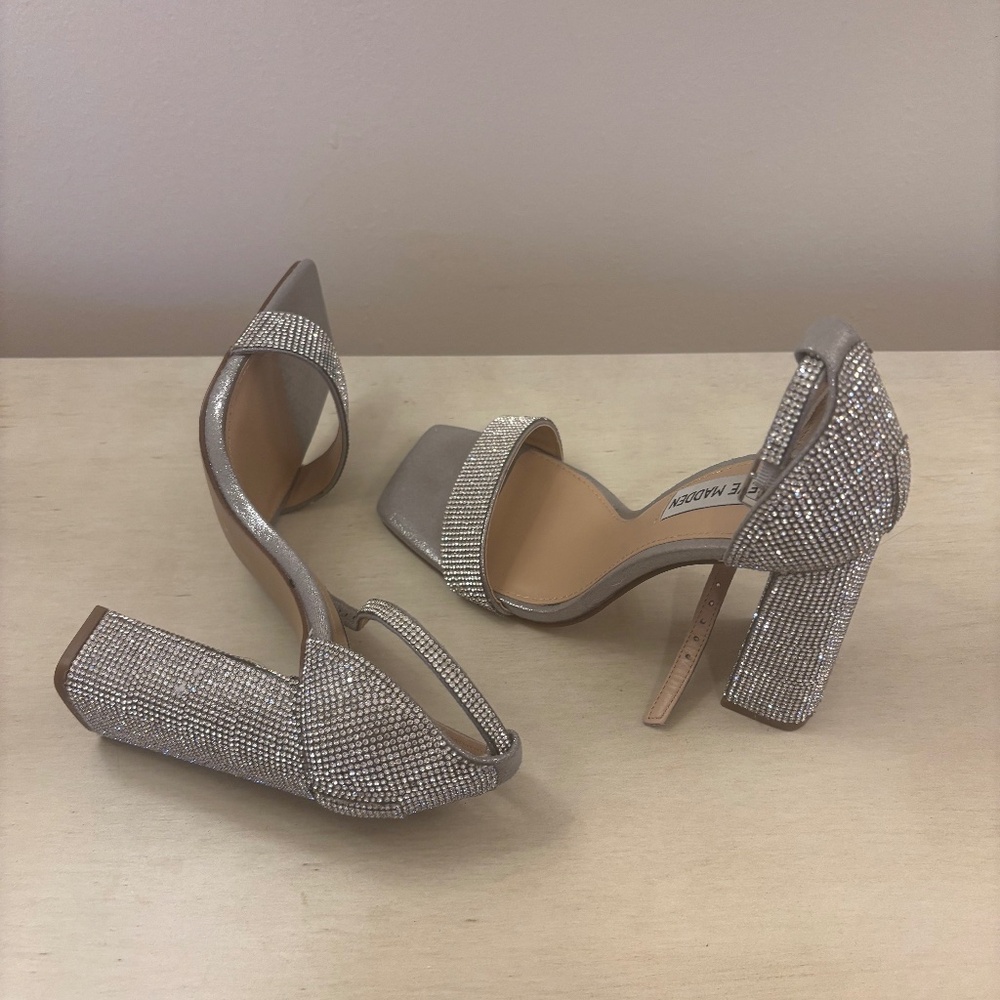 Steve Madden women’s Tiaa Heeled Sandal- size 8